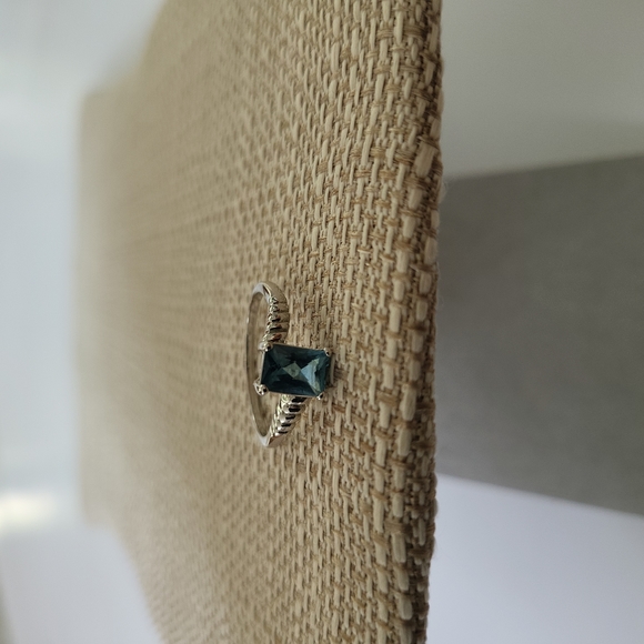 Sterling silver (.925) & London blue topaz ring - Picture 3 of 4